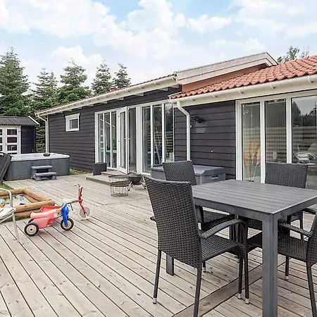 4 Star In Vaeggerlose * Bøtø By