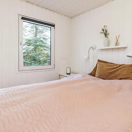 4 Star In Vaeggerlose Prázdninový dům Bøtø By