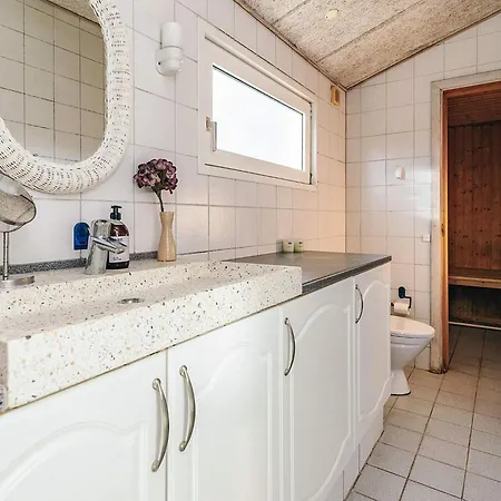 4 Star In Vaeggerlose Prázdninový dům Bøtø By