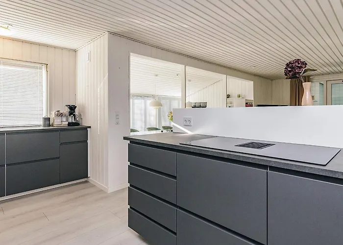 4 Star In Vaeggerlose Feriehus Bøtø By