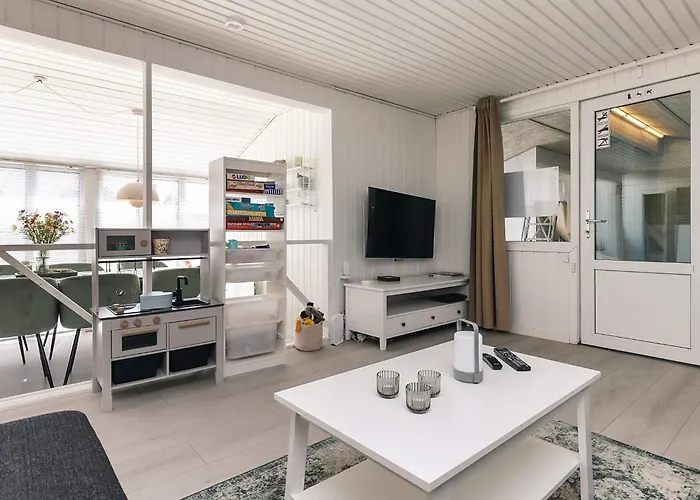 4 Star In Vaeggerlose Feriehus Bøtø By