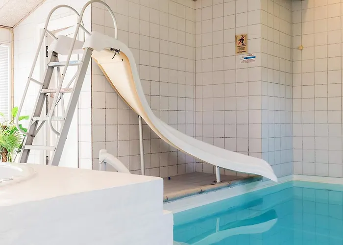 4 Star In Vaeggerlose Feriehus