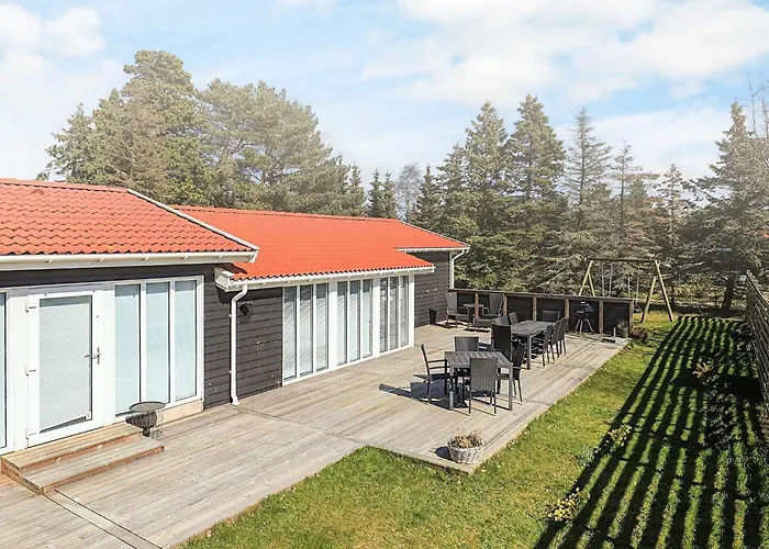 4 Star In Vaeggerlose Feriehus Bøtø By