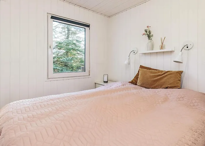 4 Star In Vaeggerlose Feriehus Bøtø By